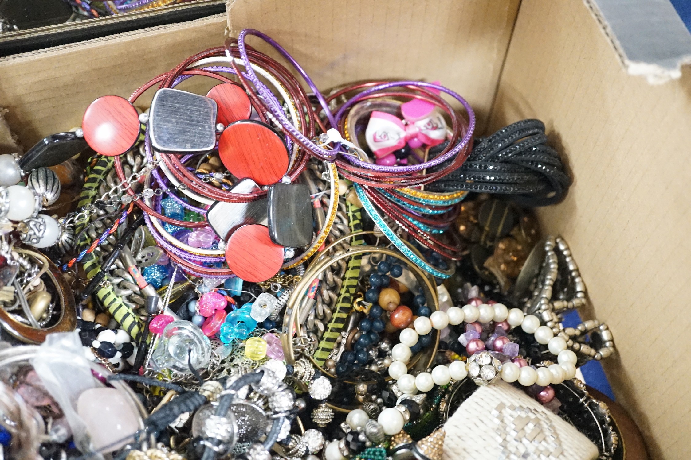 A large quantity of assorted bangles and other costume jewellery.